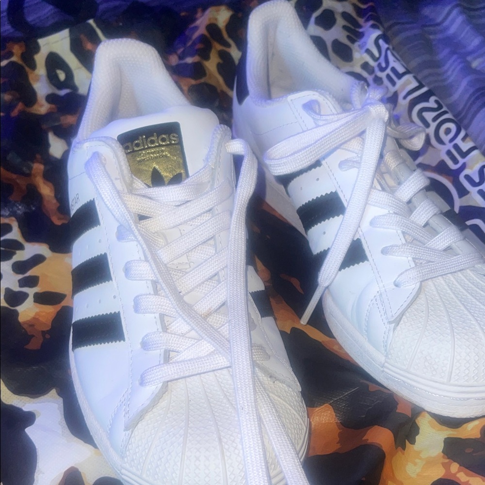 Adidas White Sneakers with Black Stripes Size 8 preowned worn 1 time